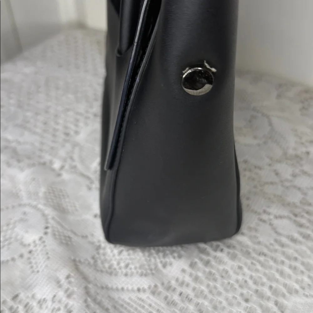 HiEleven black leather small handbag